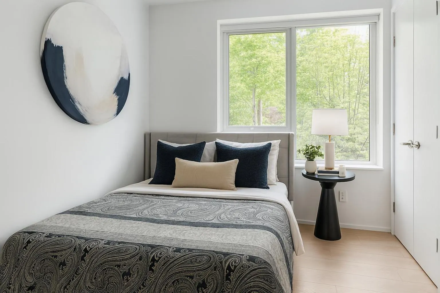 Bright And Airy Condo Steps From Yaletown Amenities Vancouver